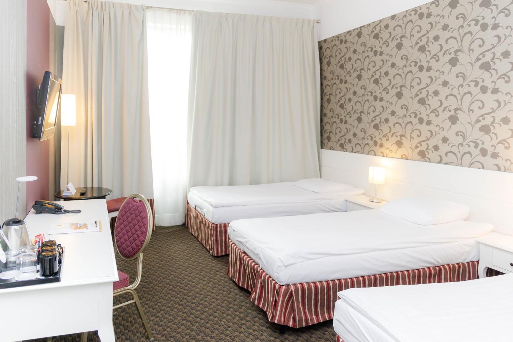 Hotel Lamberton Олтажев Екстериор снимка