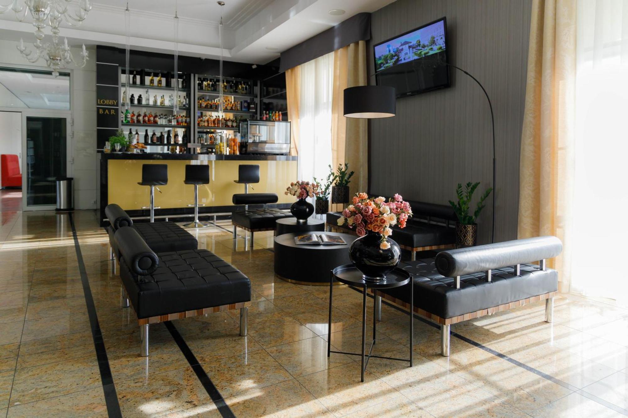 Hotel Lamberton Олтажев Екстериор снимка